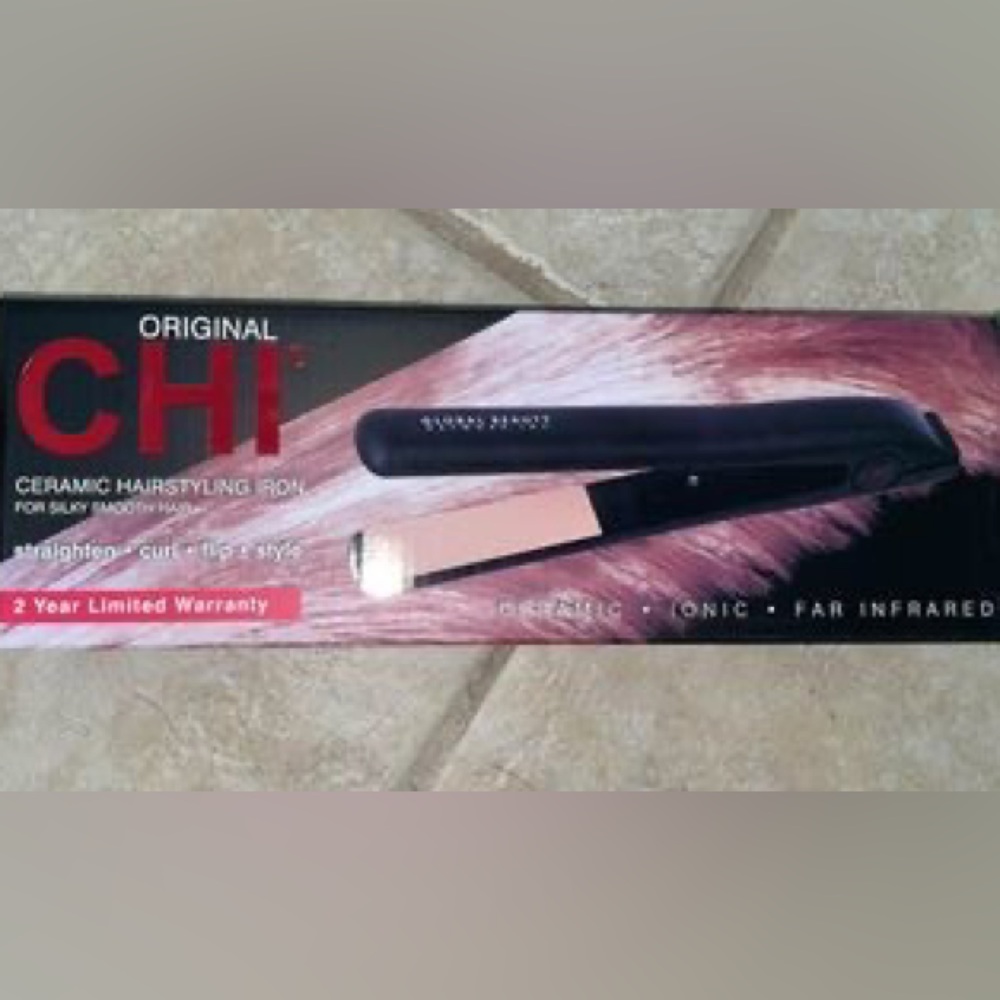 CHI hair straightener / flat iron